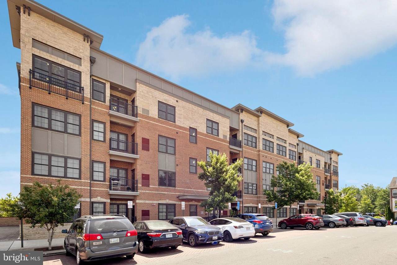 2907 Bleeker Street - Photo 1