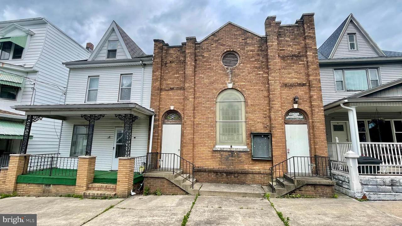 21-19 Chestnut Street - Photo 1