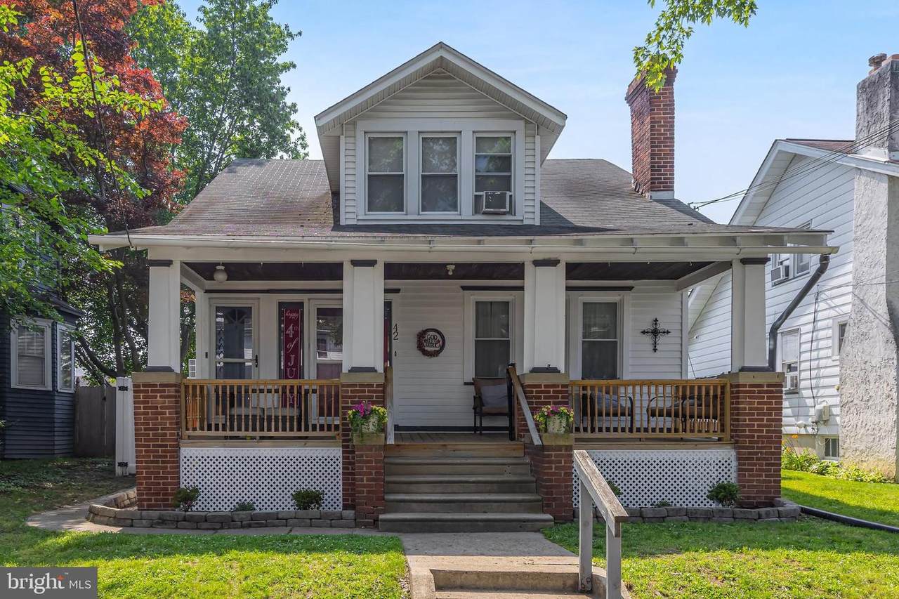 42 Lupton Avenue - Photo 1