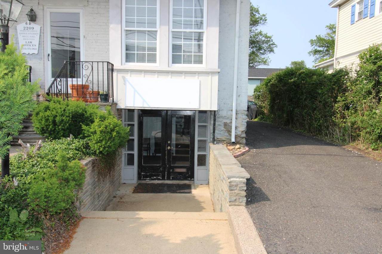 2209 Mount Carmel Avenue - Photo 1