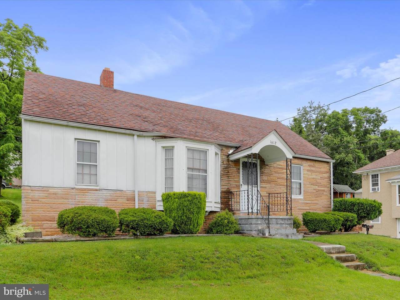 1612 Bedford Street - Photo 1