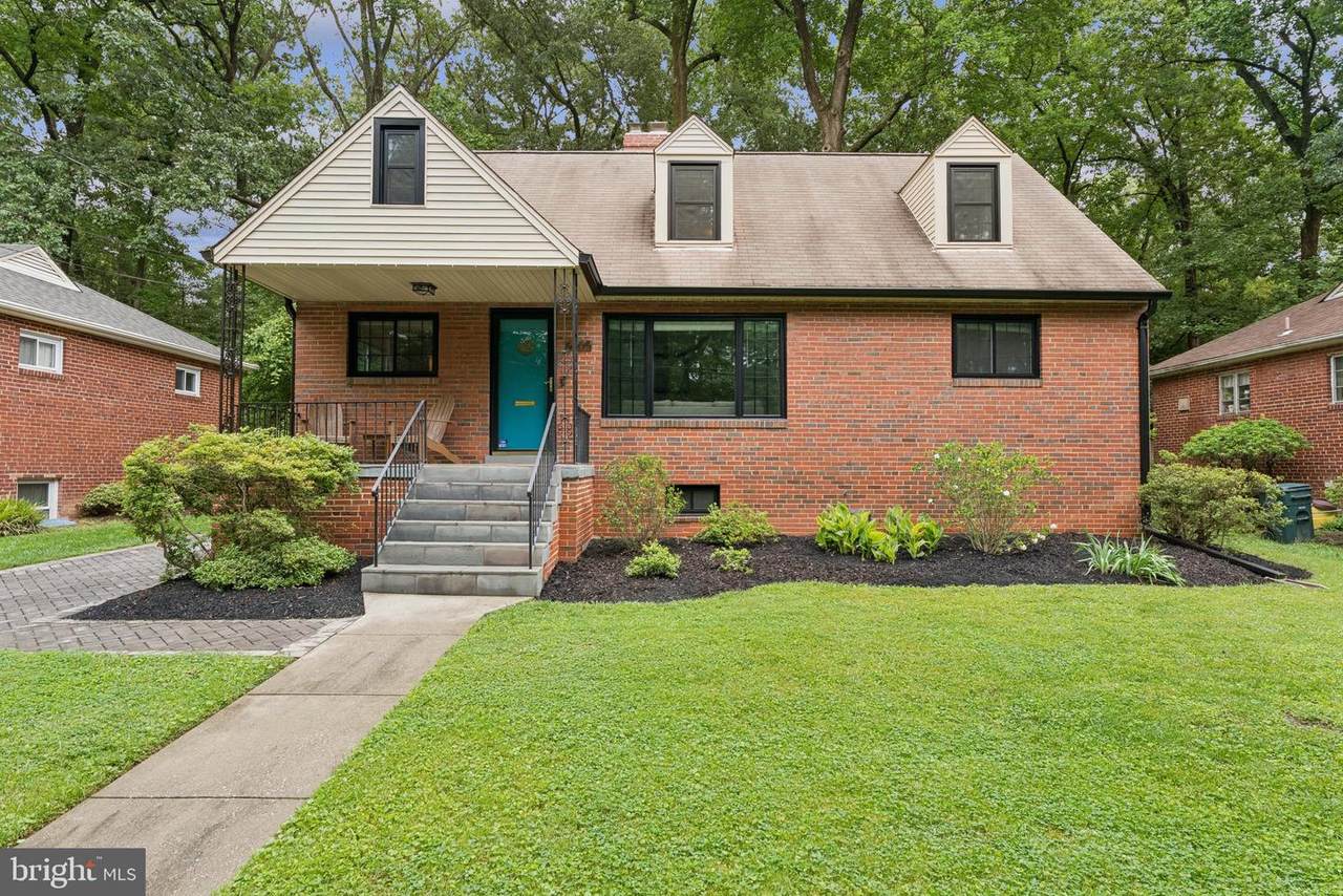 6605 Wells Parkway - Photo 1