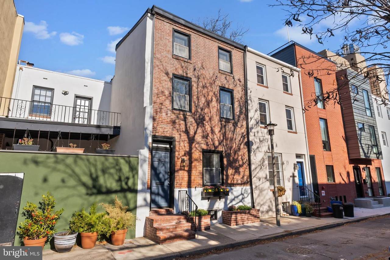 1917 Rodman Street - Photo 1