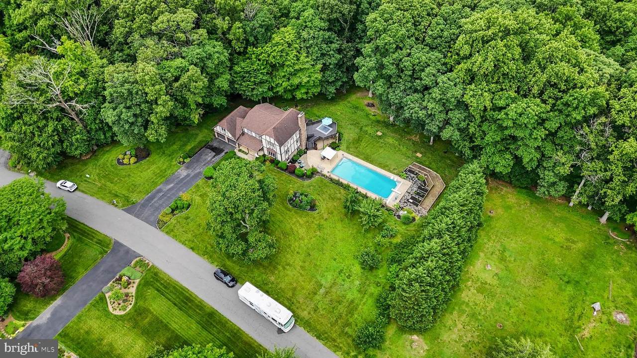 1545 Stoneleigh Court - Photo 1