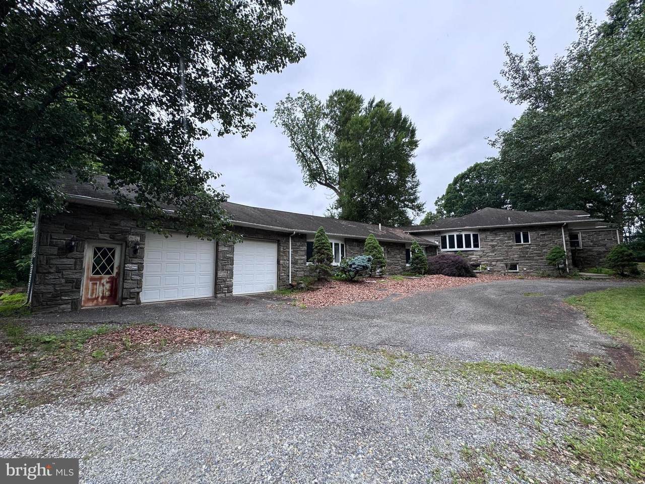 1000 Valleybrook - Photo 1