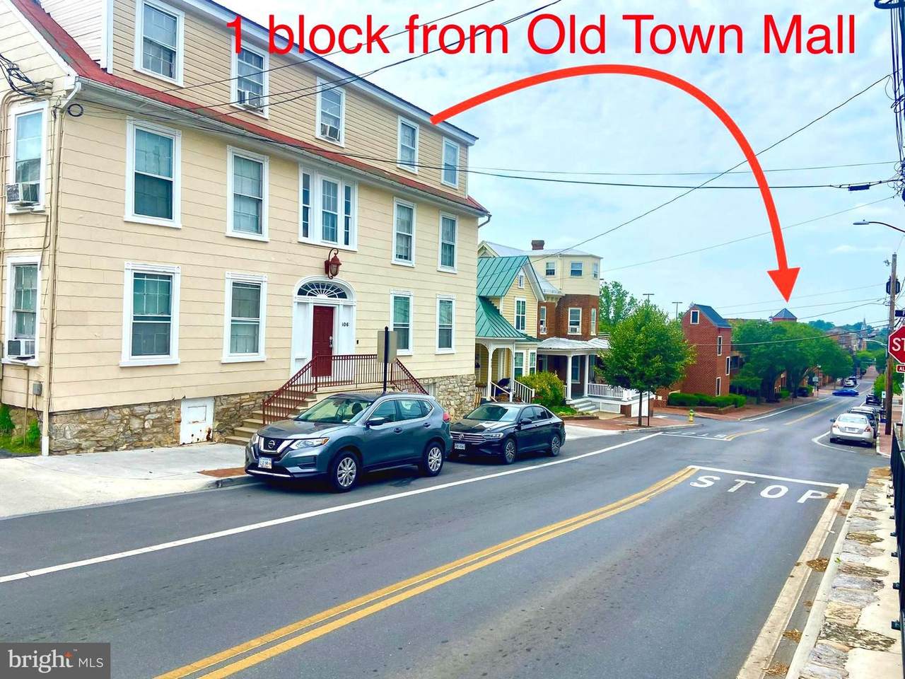 406 Loudoun Street - Photo 1