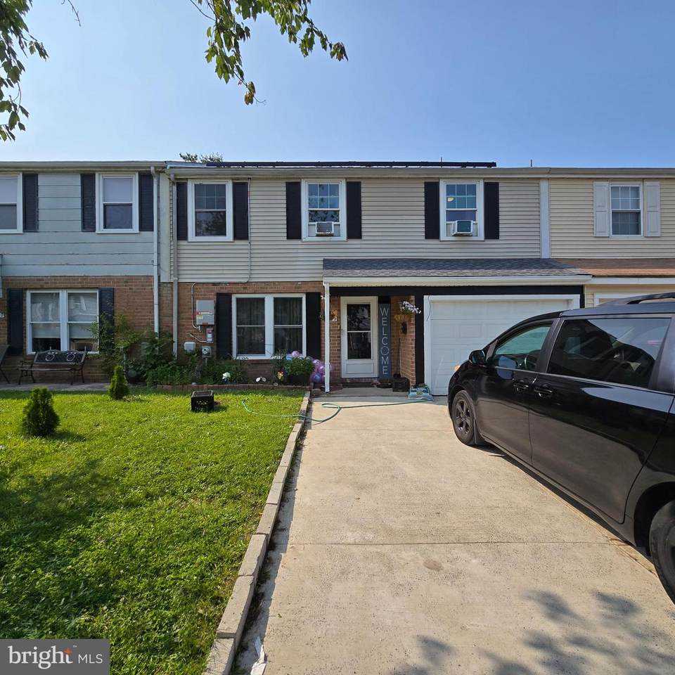 1709 Kingswood Place - Photo 1