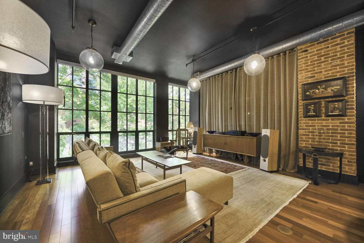 1615 Queen Street - Photo 1