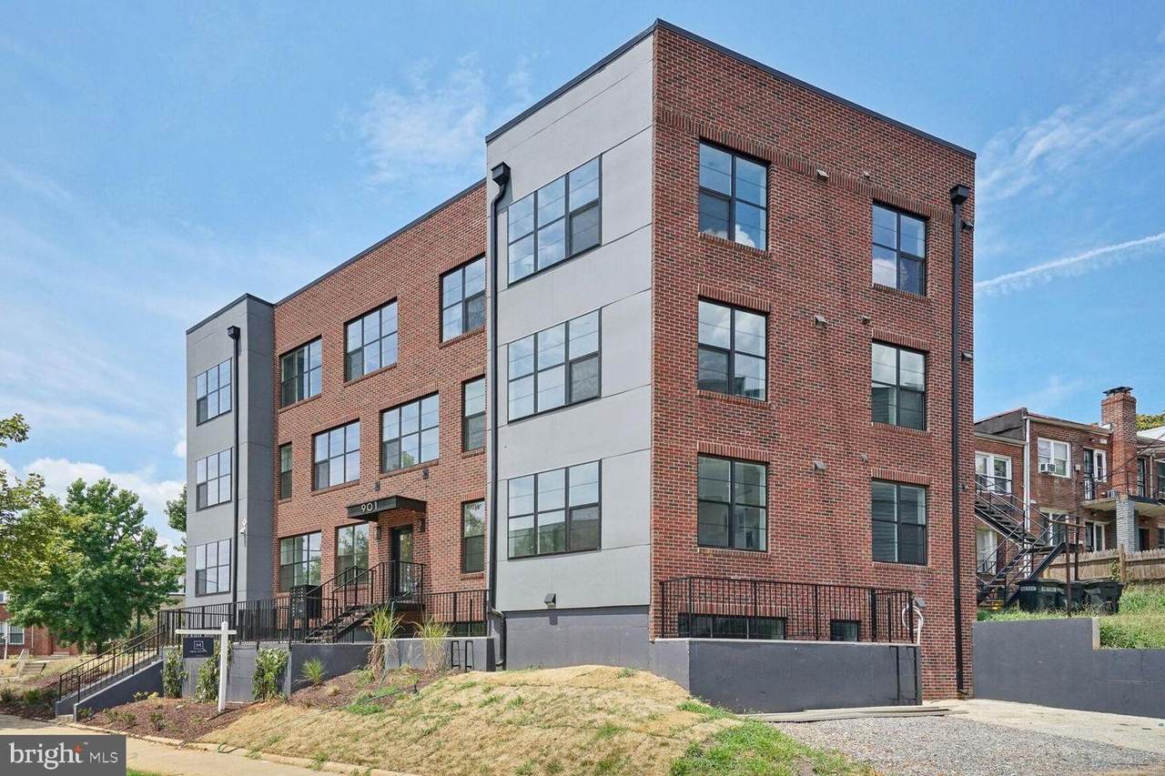 901 19TH Street - Photo 1