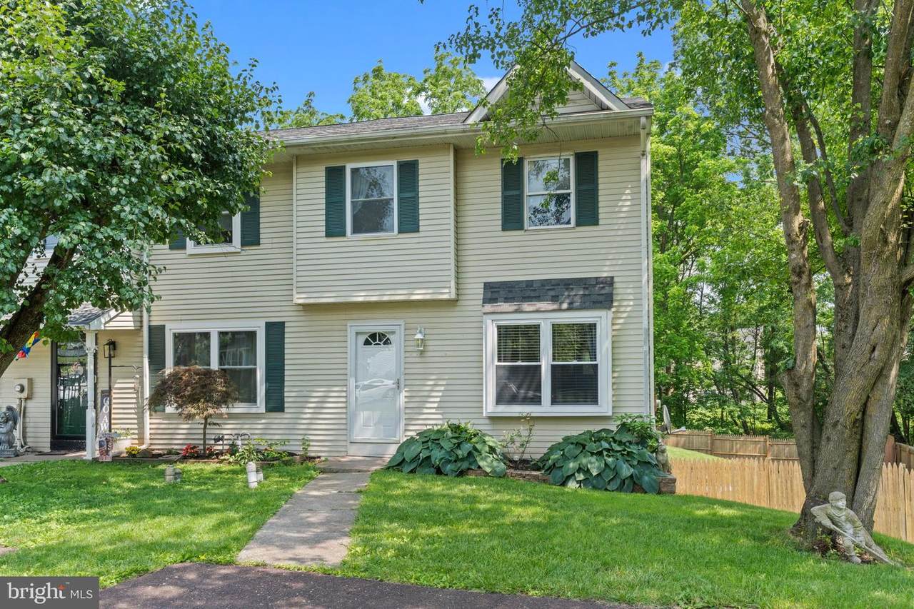 701 Hunters Run - Photo 1