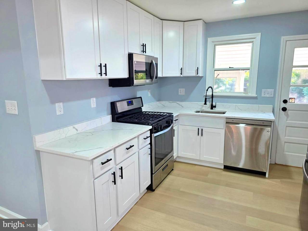 10 Dinsmore Avenue - Photo 1