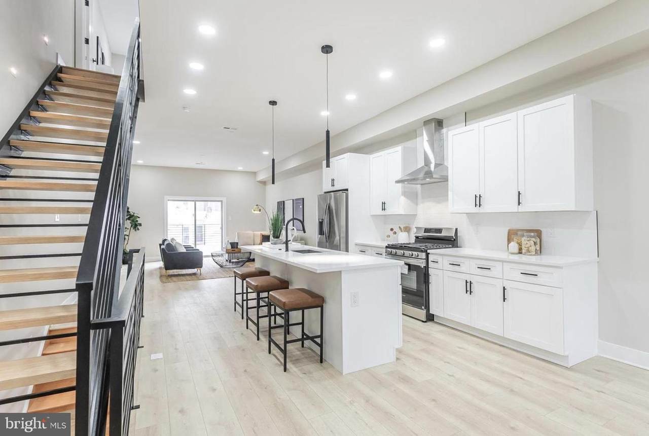 3229 Mercer Street - Photo 1