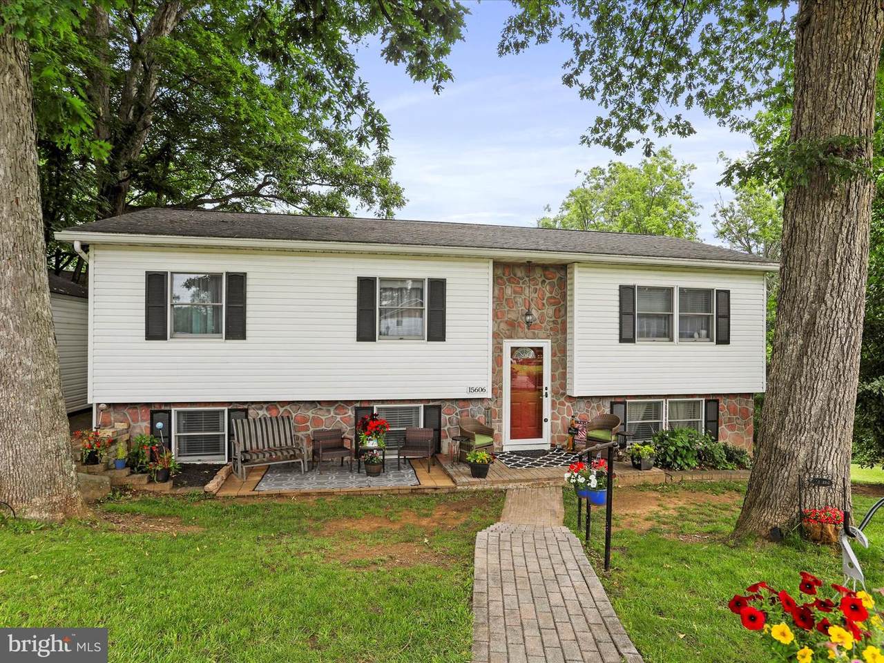 15606 Winslow Street - Photo 1