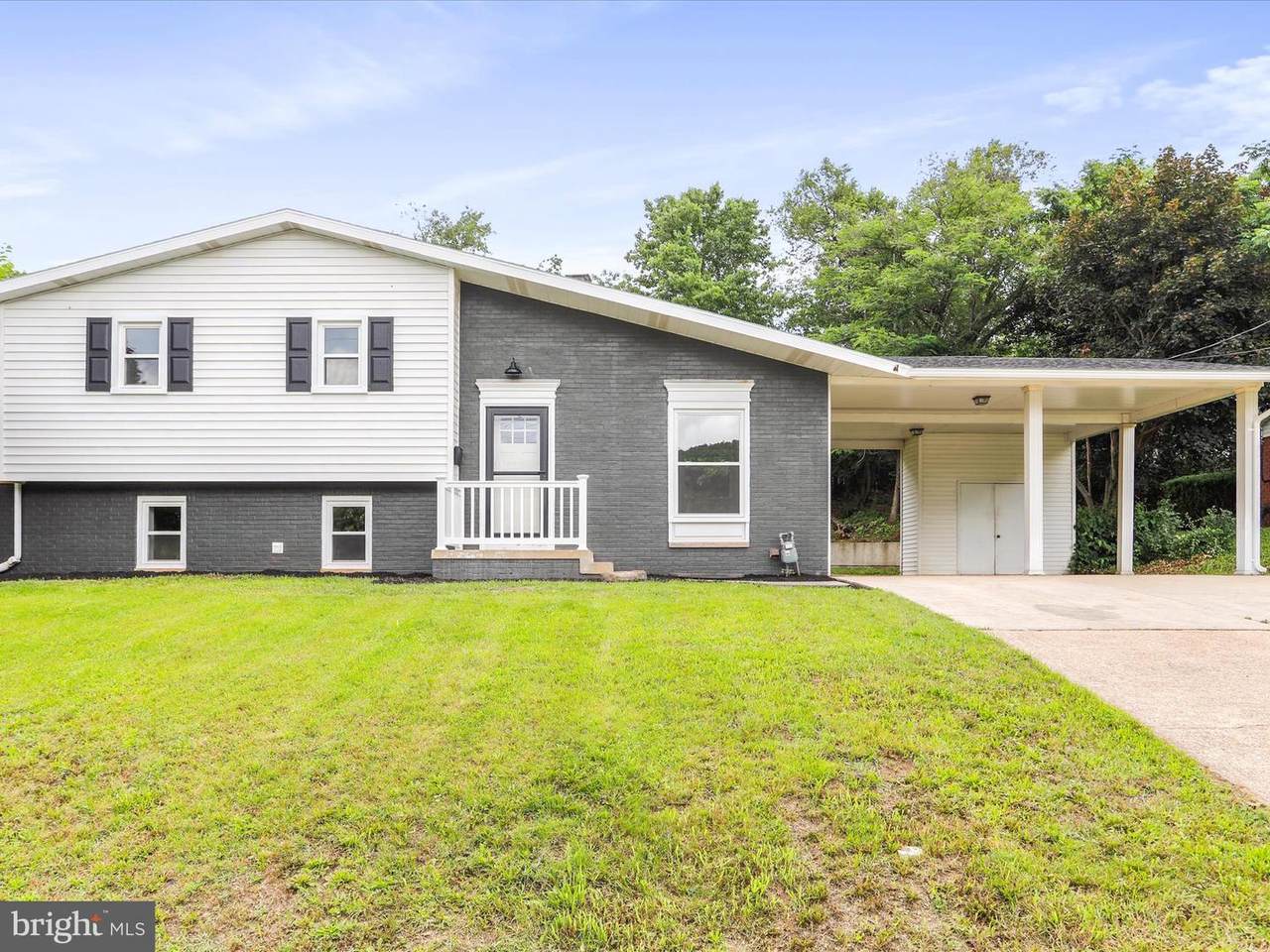 320 Valley View Avenue - Photo 1
