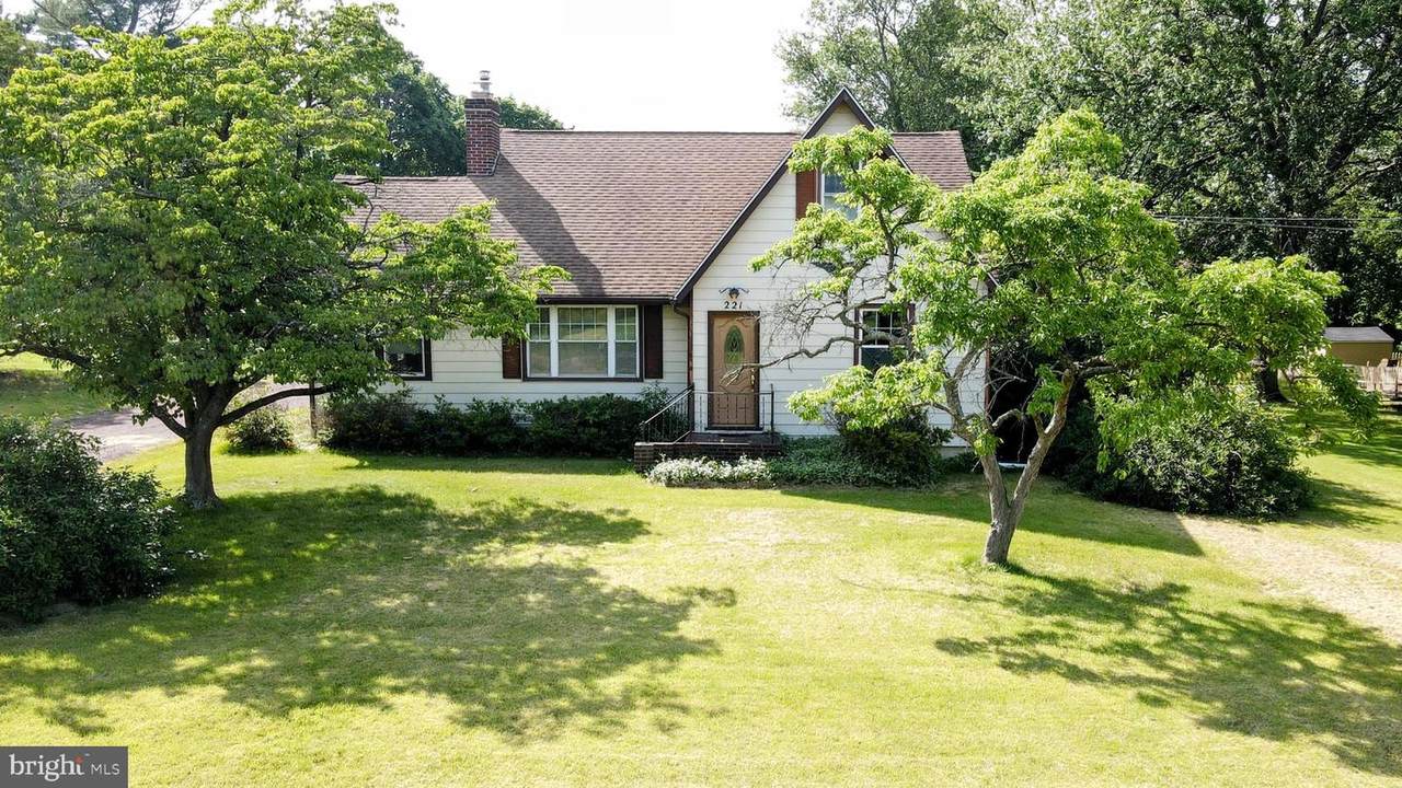 221 Swedesboro Road - Photo 1