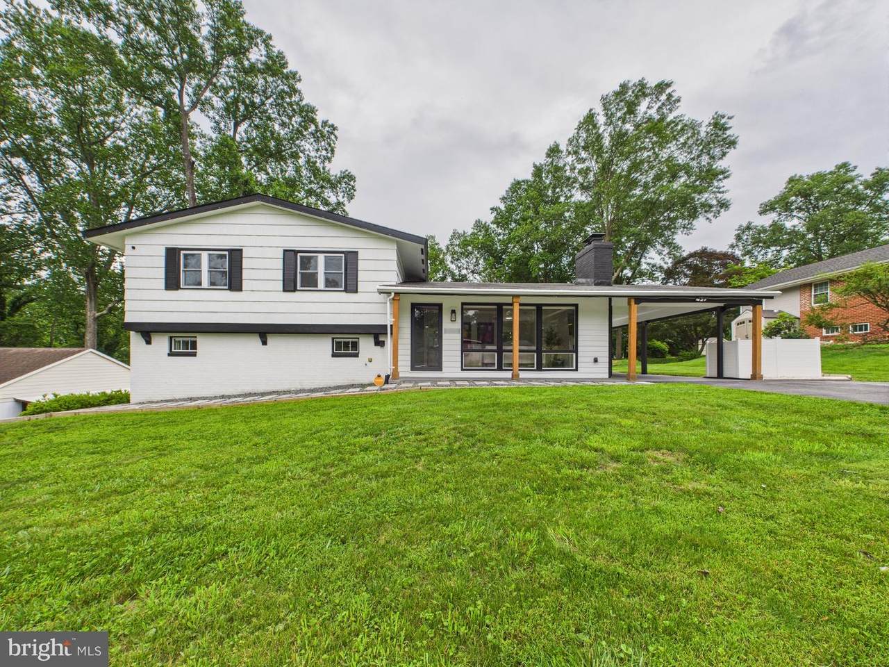 9909 Dellwood Avenue - Photo 1