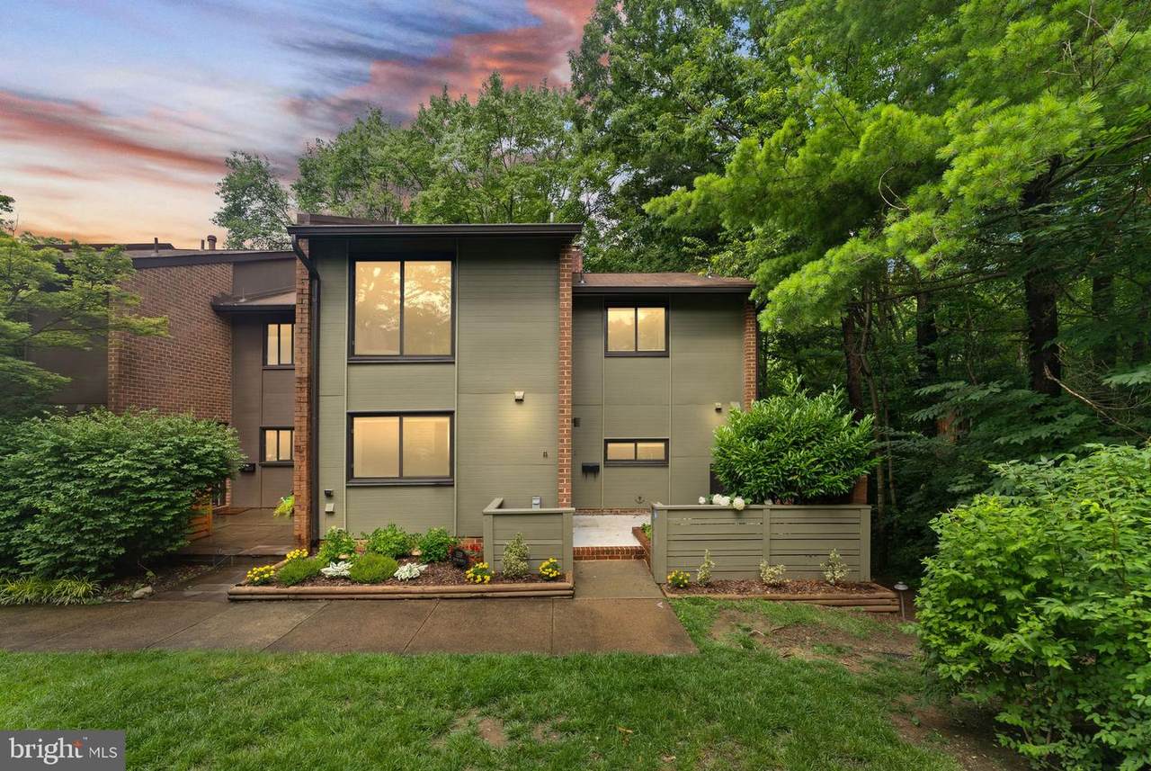 11639 Hunters Green Court - Photo 1
