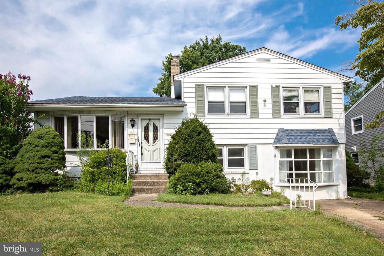 1440 Chestnut Avenue - Photo 1