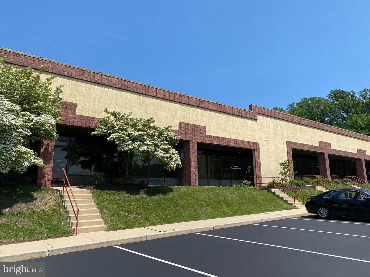 602 Jeffers Circle - Photo 1