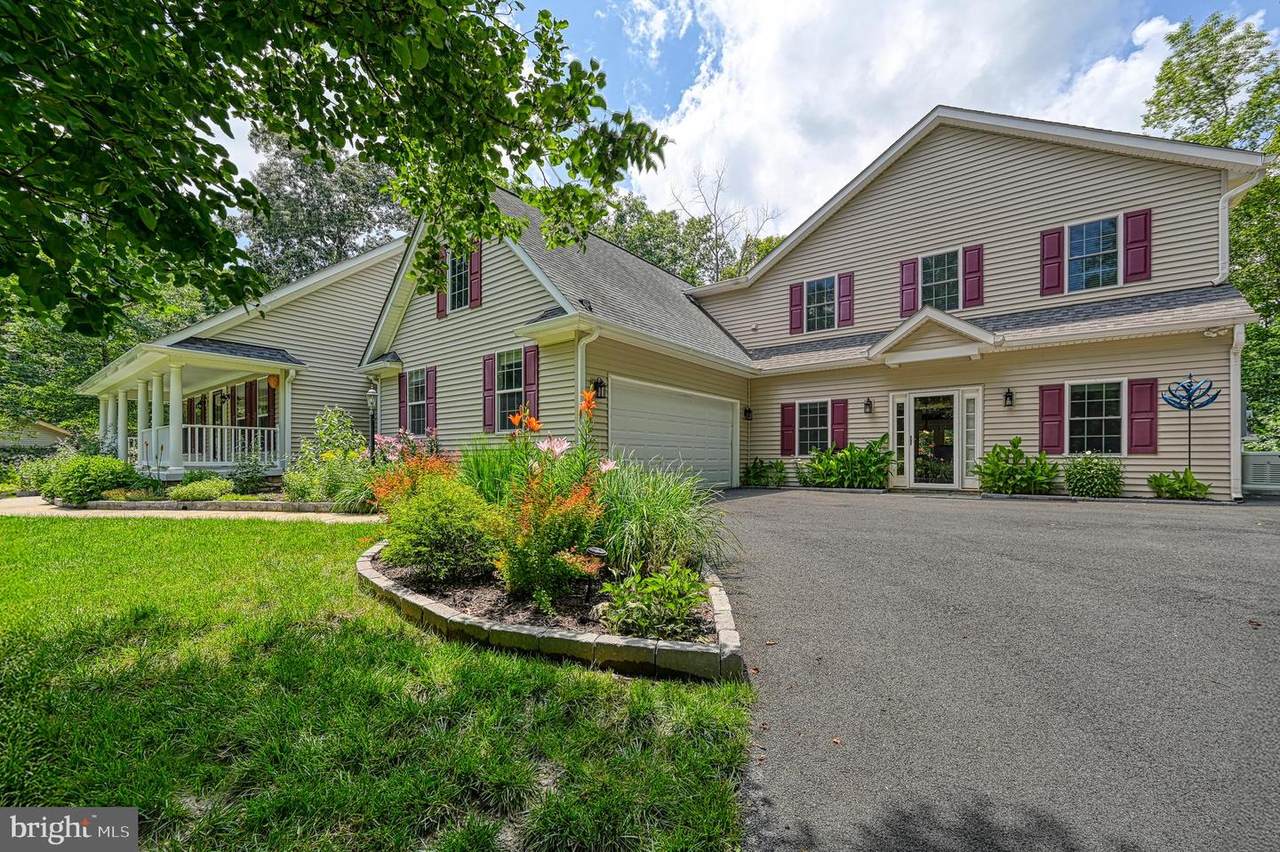 219 Oakwood Drive - Photo 1