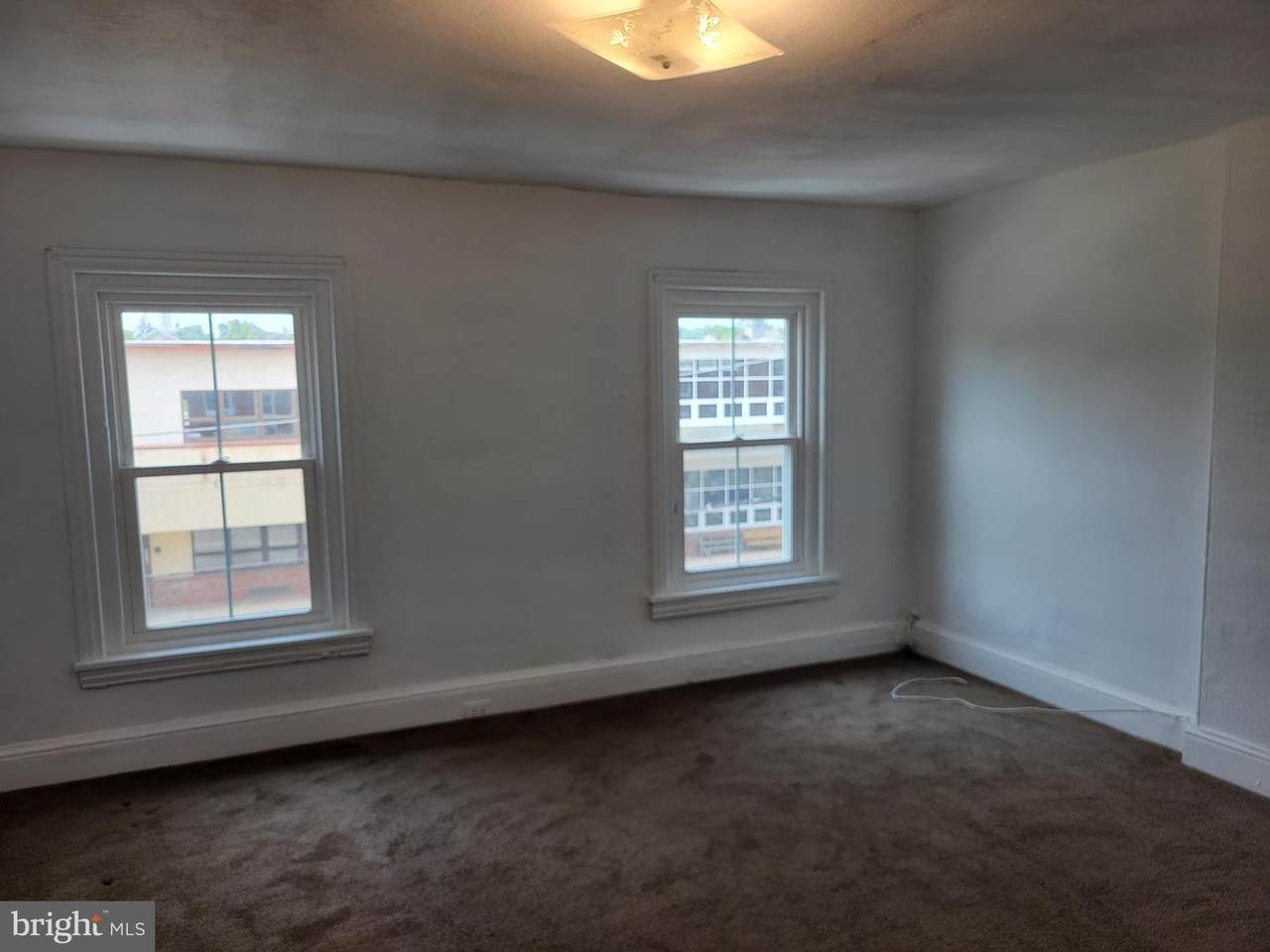 512 Chain Street - Photo 1