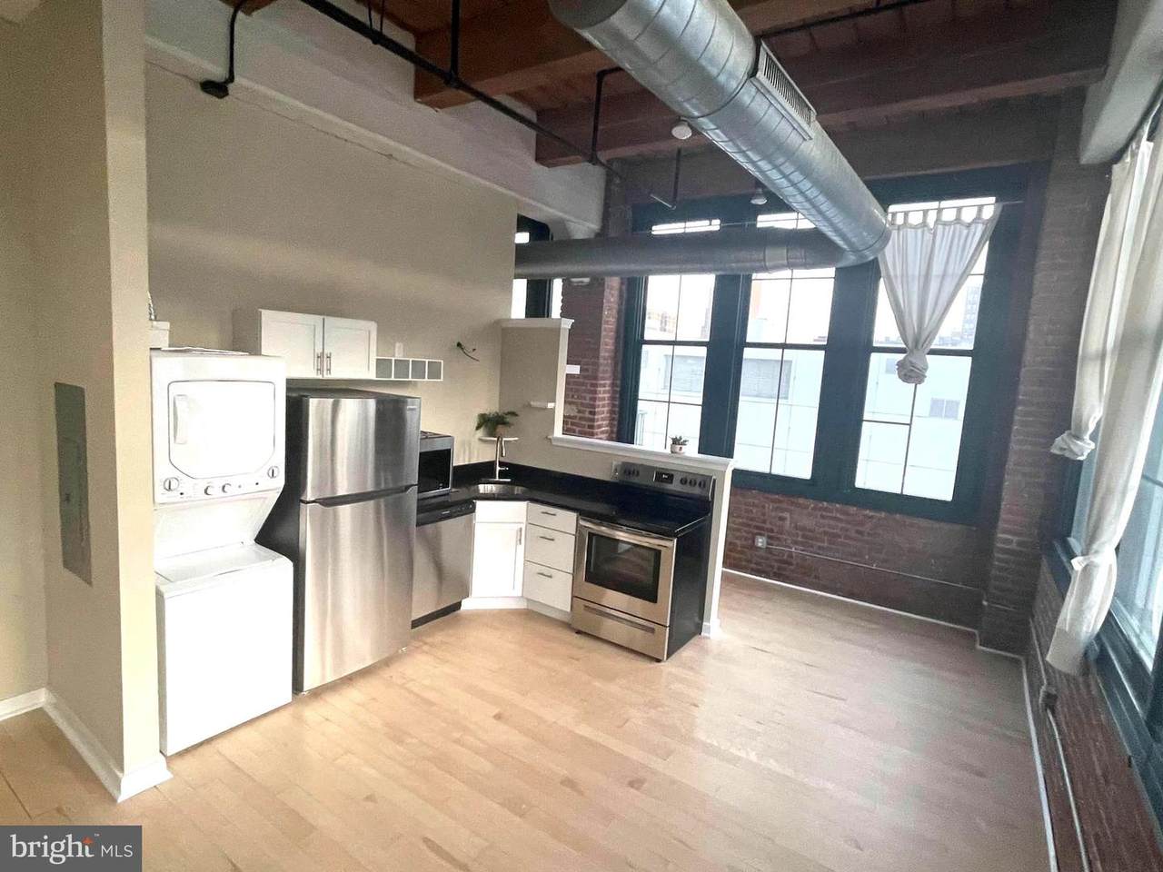 1010 Arch Street - Photo 1