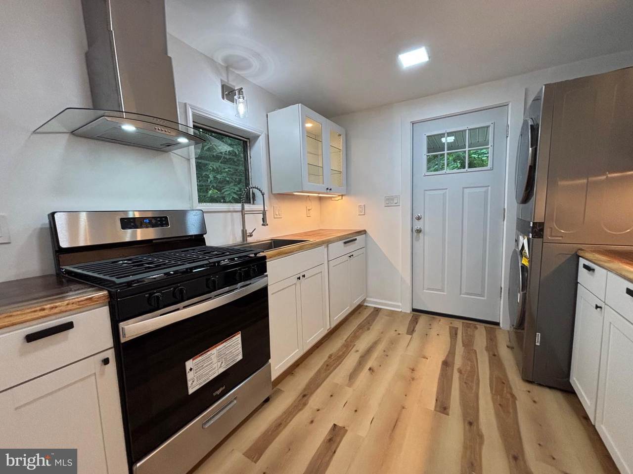 323 D Street - Photo 1