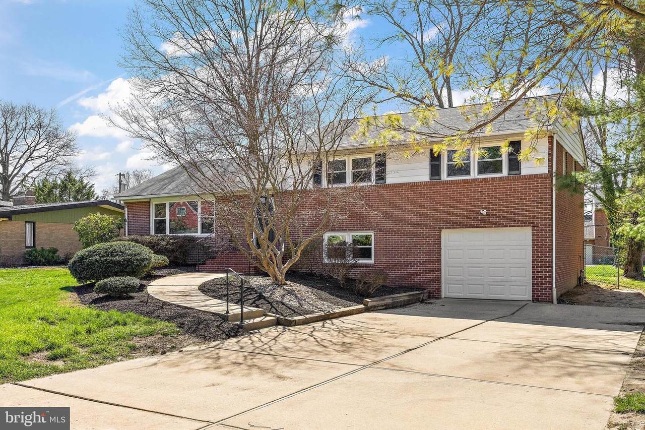 4662 Dartmoor Drive - Photo 1
