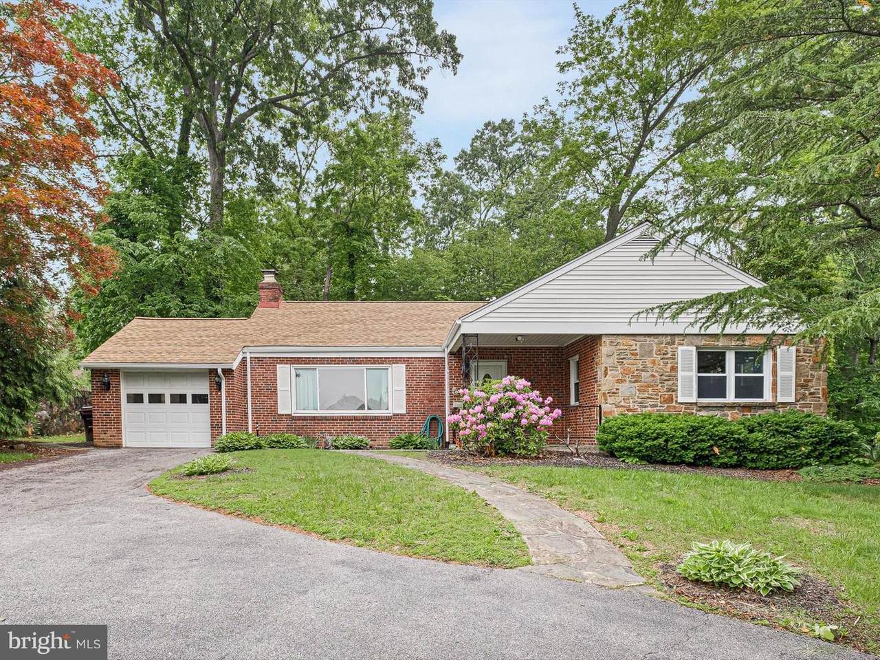 605 Lea Boulevard - Photo 1