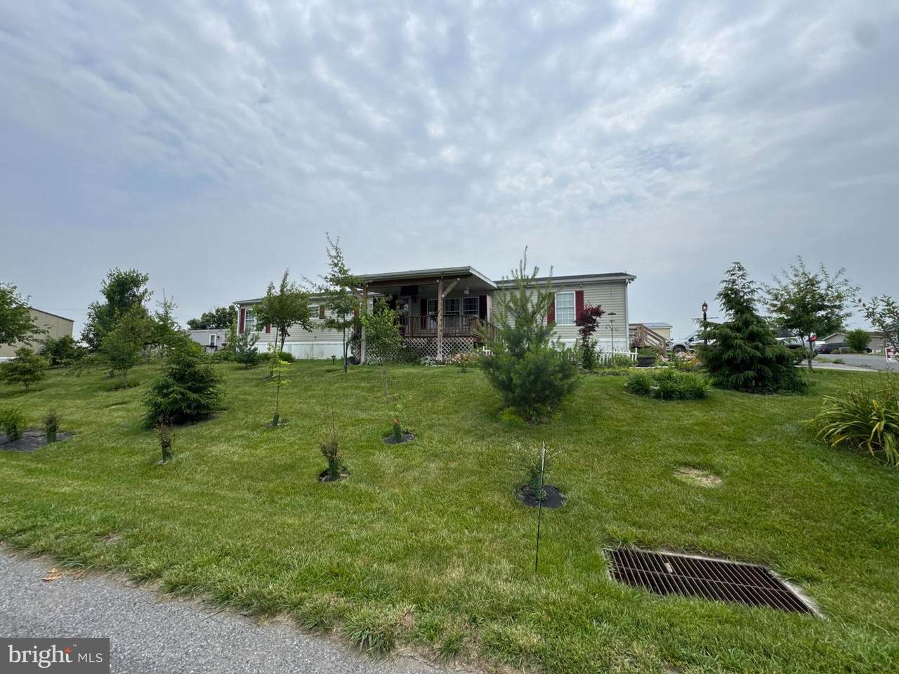 142 Pleasantwood Avenue - Photo 1