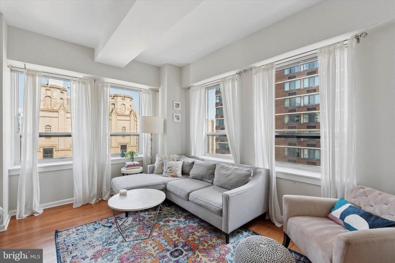 1425 Locust Street - Photo 1