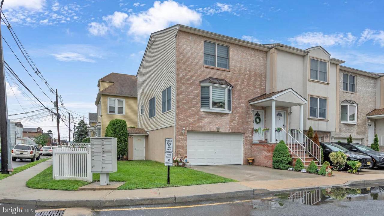 89 Plauderville Avenue - Photo 1