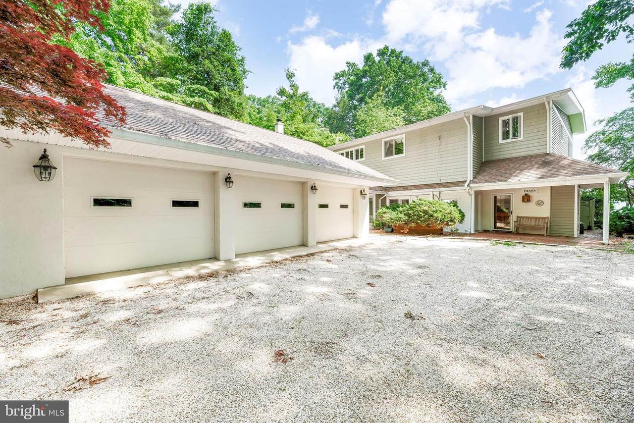 2037 Indian Circle - Photo 1