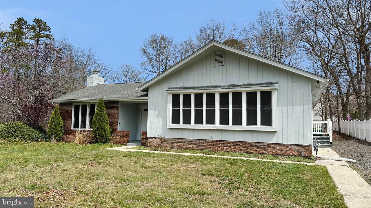 301 Cambridge Court - Photo 1