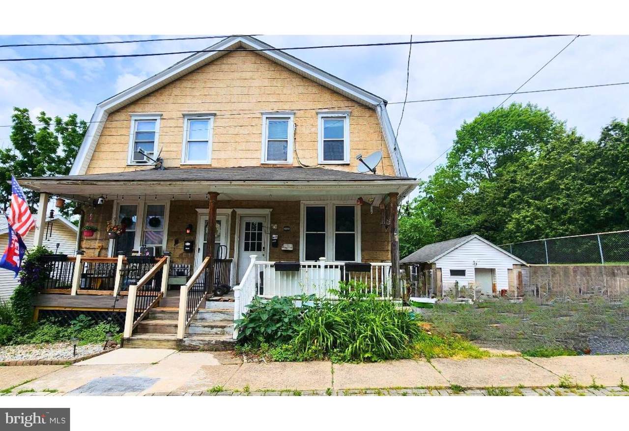 2463 Hillside Avenue - Photo 1