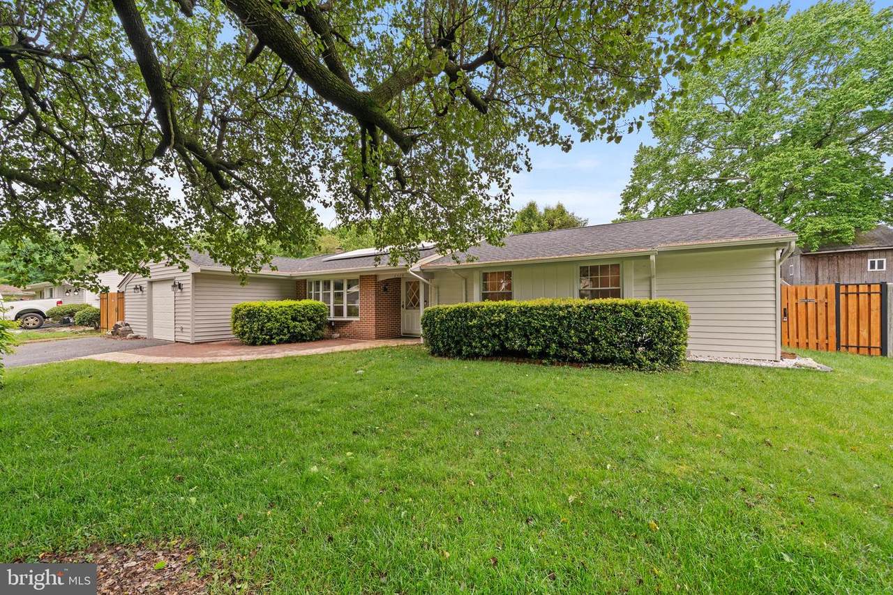 2528 Lisa Drive - Photo 1