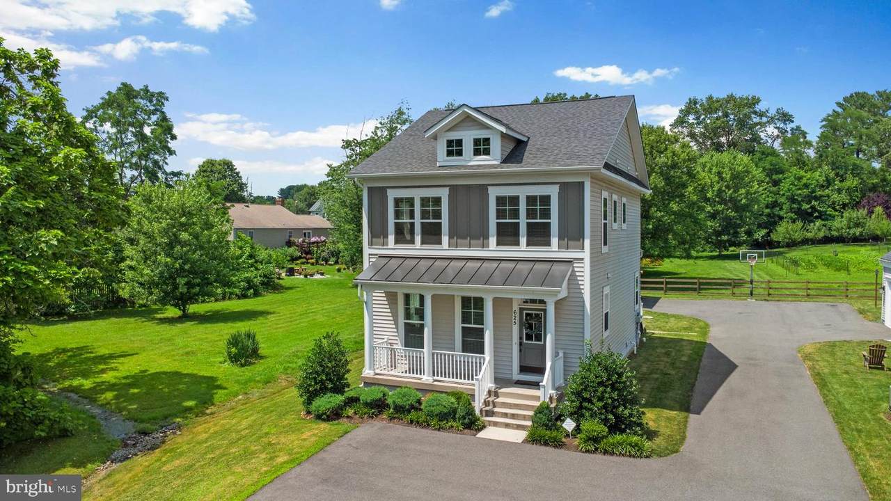 625 G Street - Photo 1