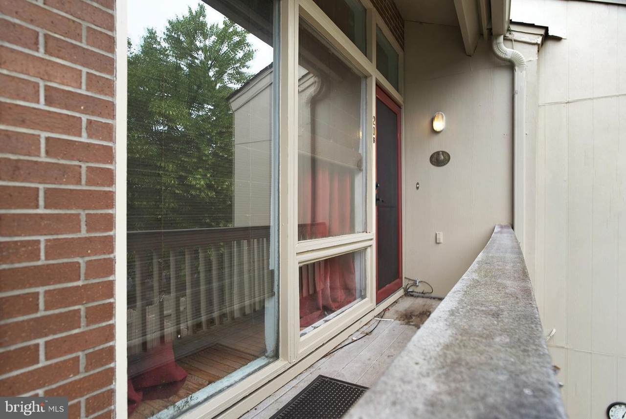 20B Oscar Hammerstein Way - Photo 1