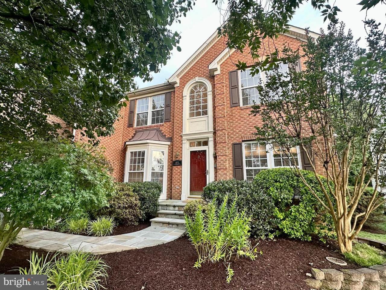 5570 La Vista Drive - Photo 1