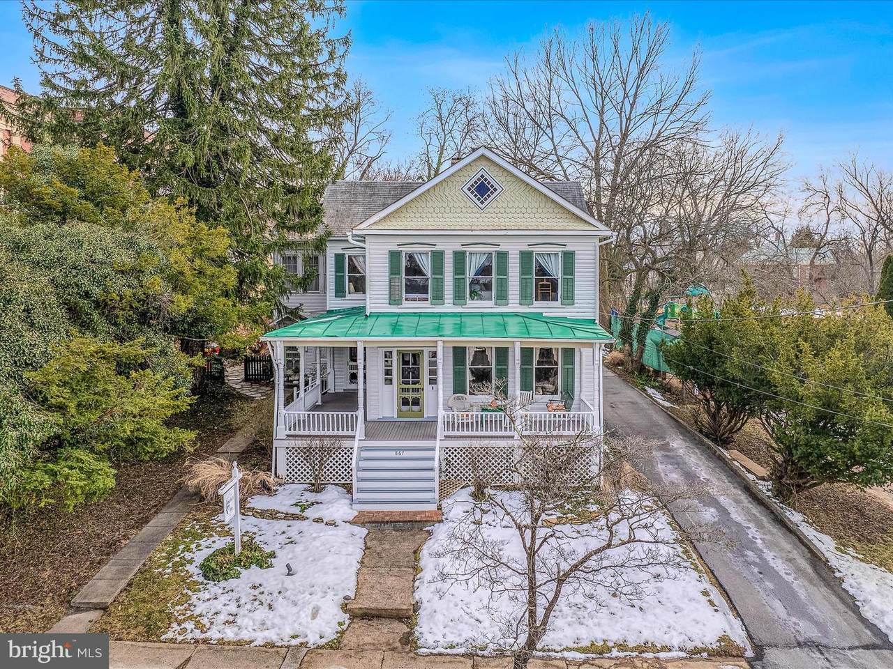 The Angler's Inn -86 Washington Street - Photo 1