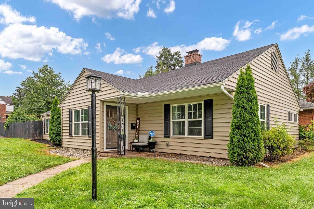 205 Estherton Street - Photo 1