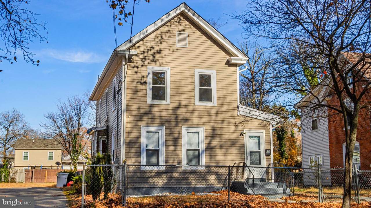 818 Pear Street - Photo 1