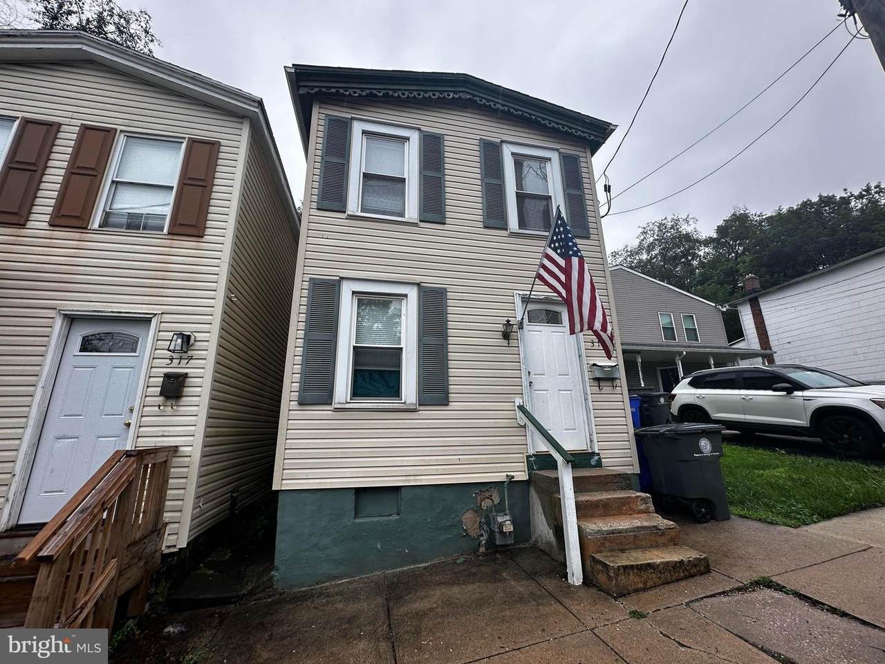 319 Grant Street - Photo 1