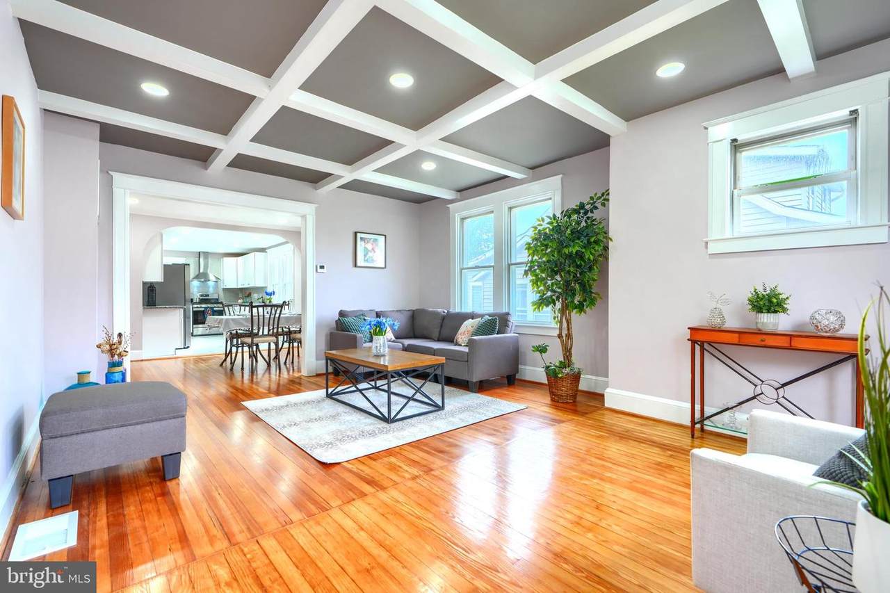 2721 Louise Avenue - Photo 1