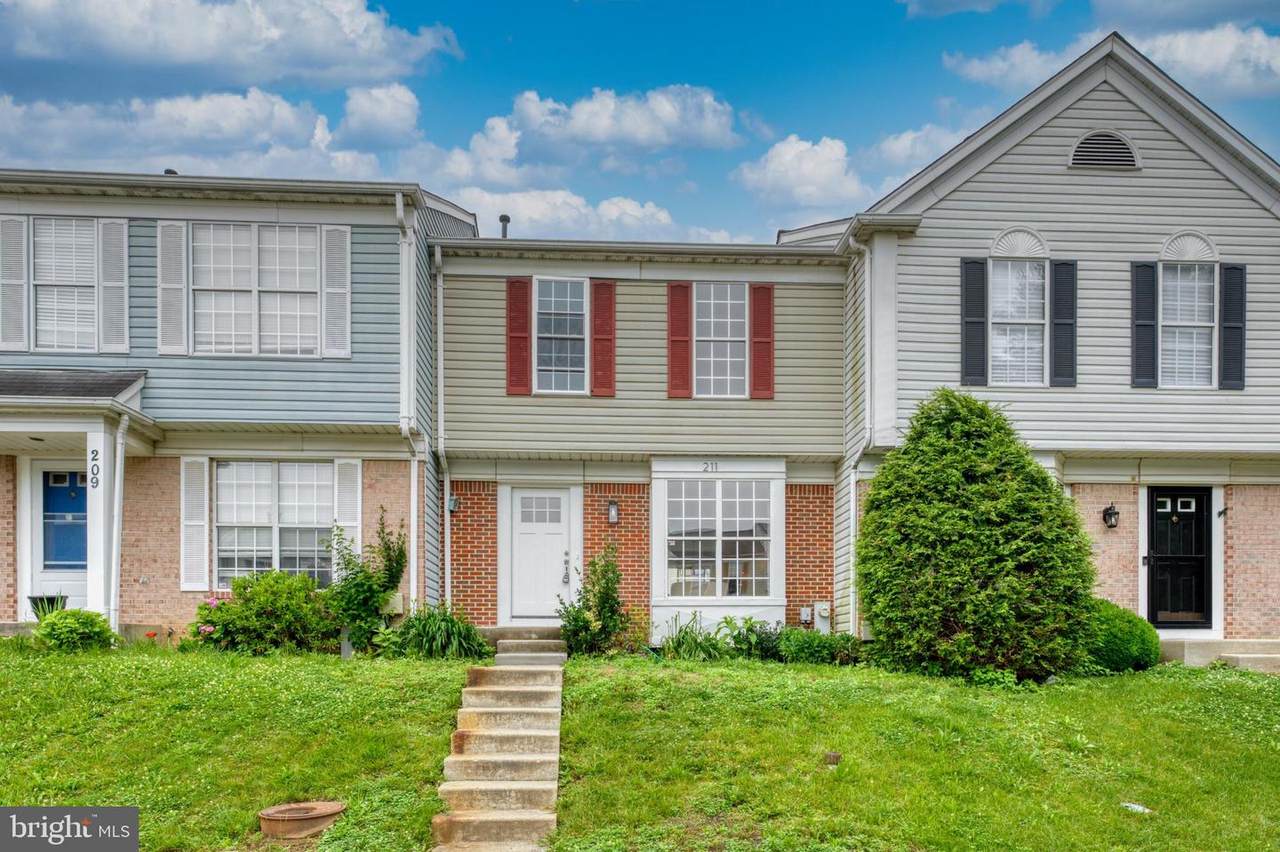 211 Royal Oak Court - Photo 1