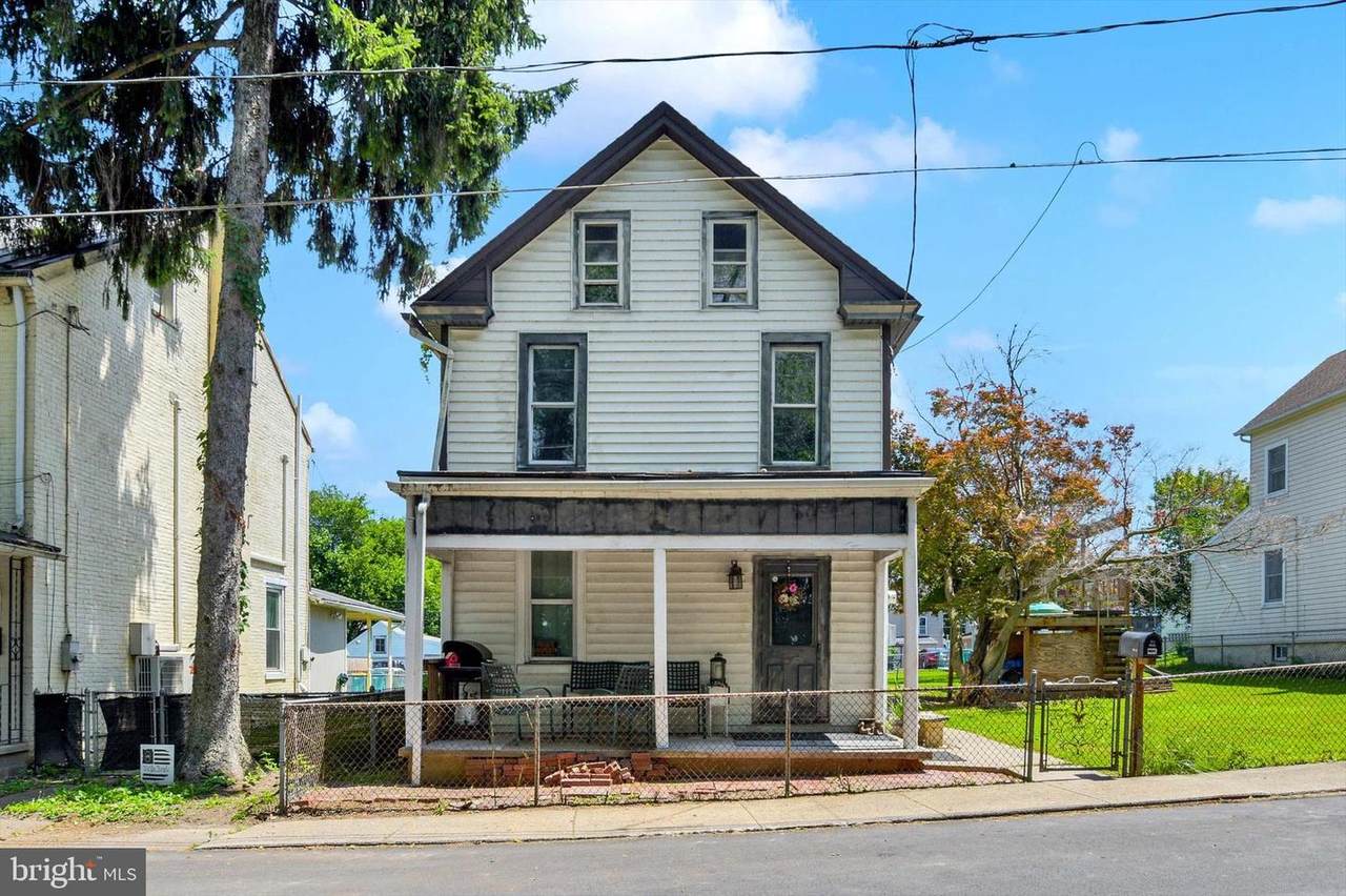 1323 5TH Street - Photo 1