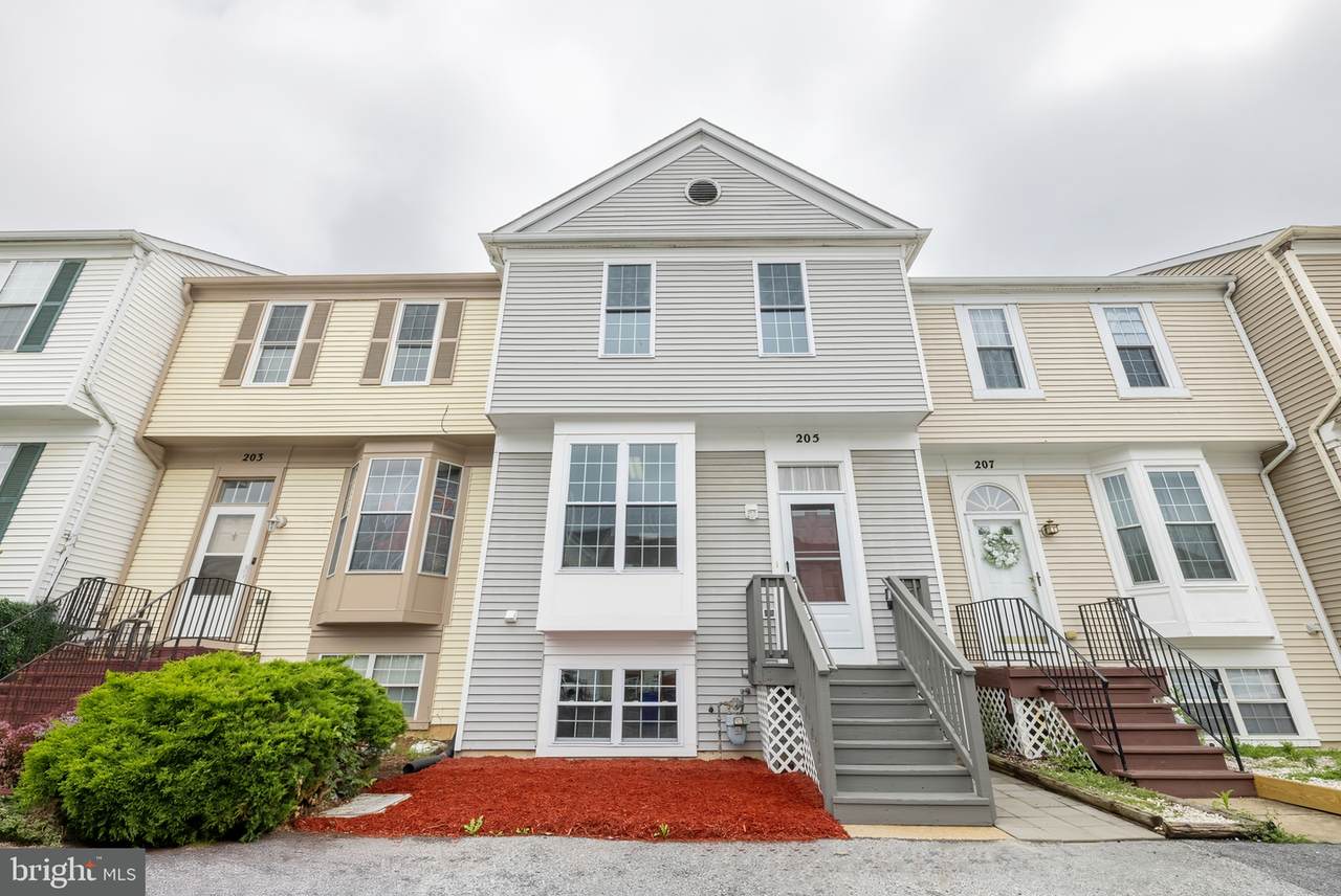 205 Finch Way - Photo 1
