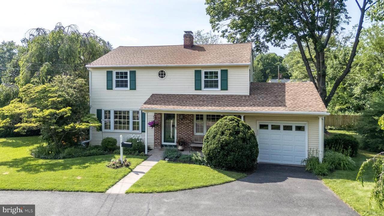 559 Maple Avenue - Photo 1