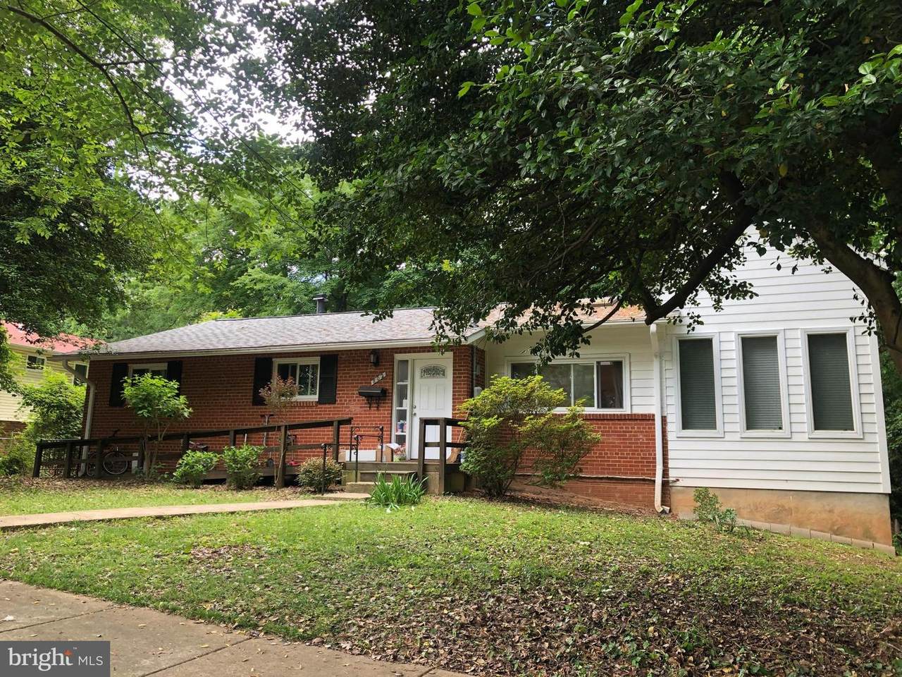 802 Rollins Avenue - Photo 1