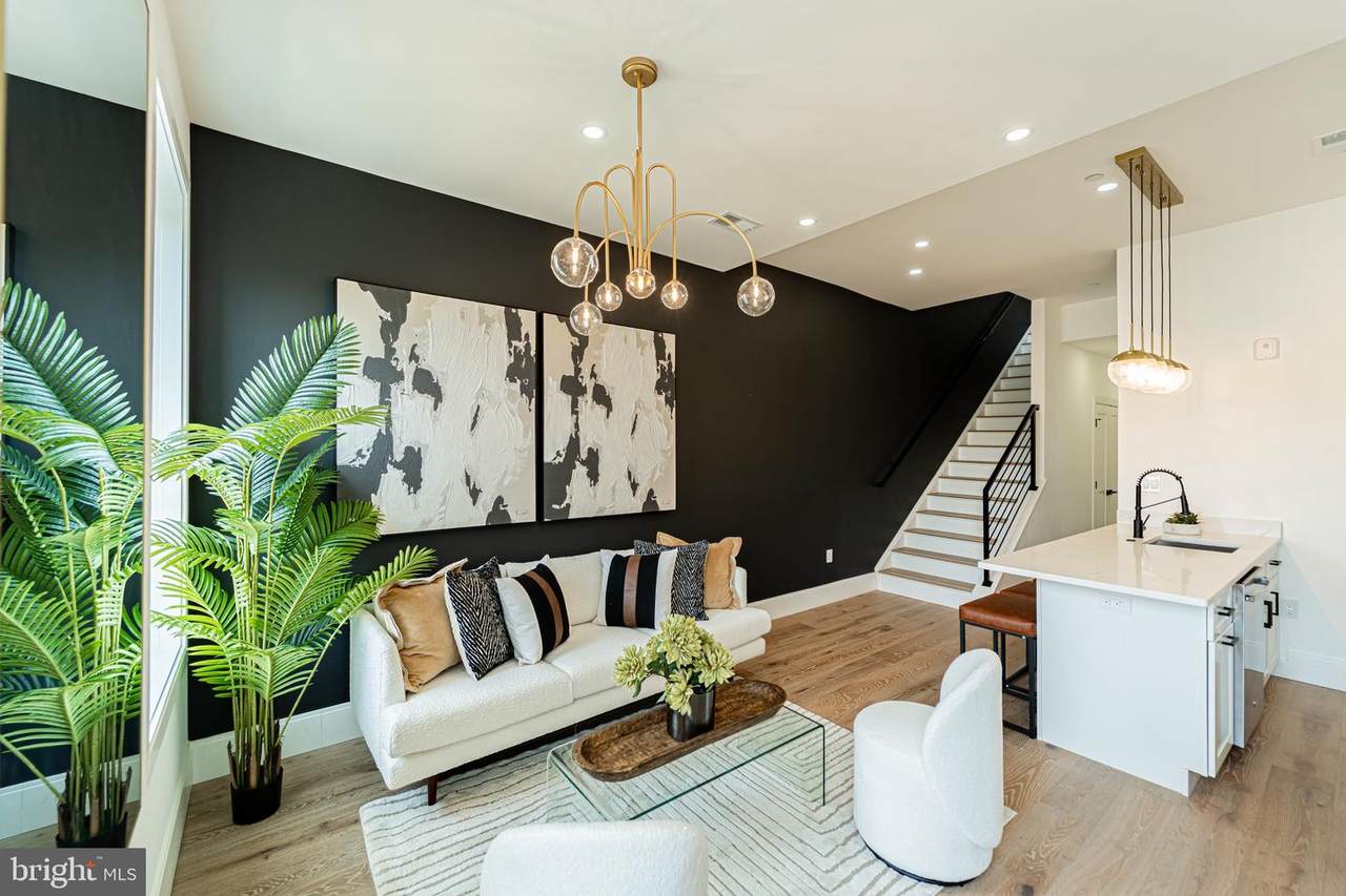 2517 Ontario Road - Photo 1